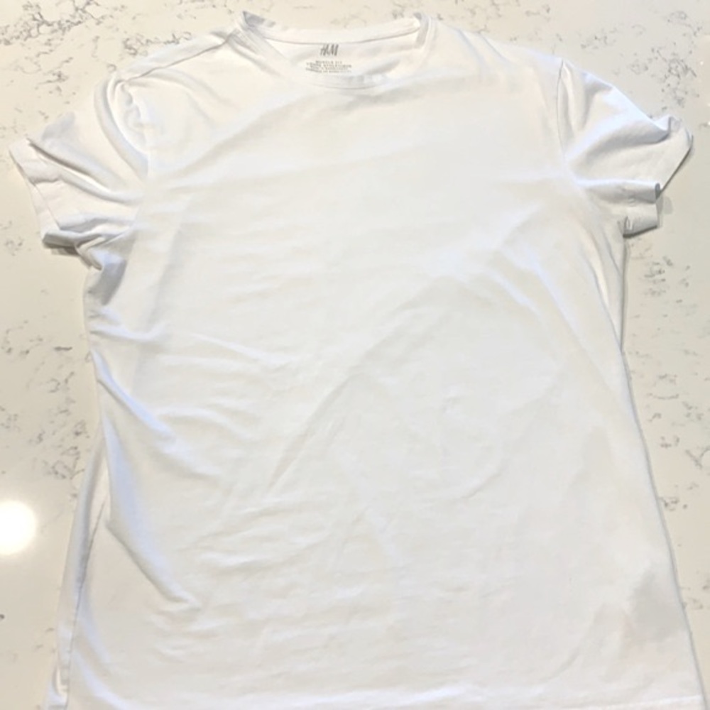 H&M men’s muscle fit tee size large